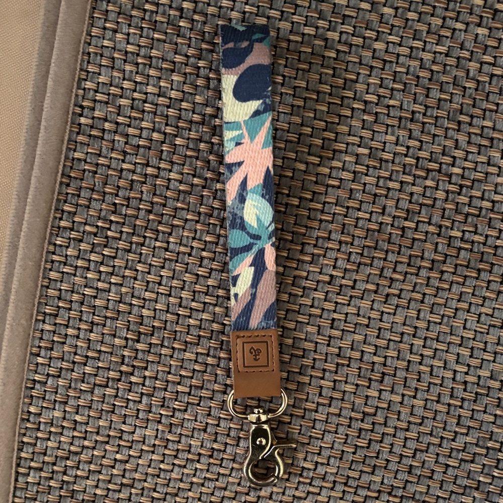 Like new floral keychain